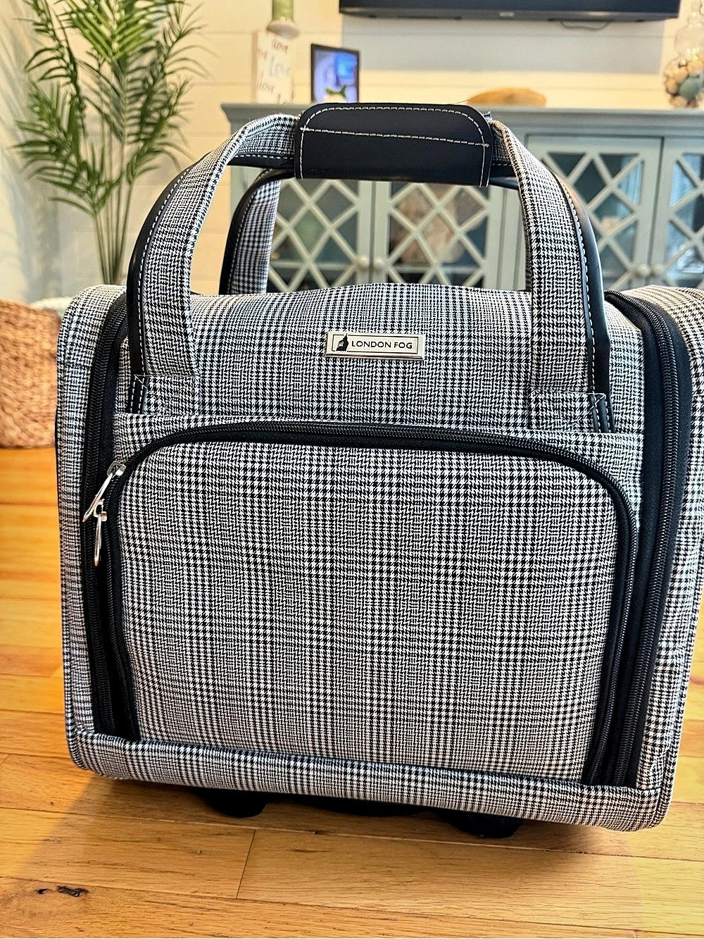 London Fog Cambridge 15" Under The Seat Bag Black & White
